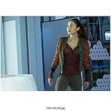 Lindsey Morgan 8 Inch x 10 Inch PHOTOGRAPH The 100 (TV Series 2014 - ) Stepping Up & Looking Upward kn